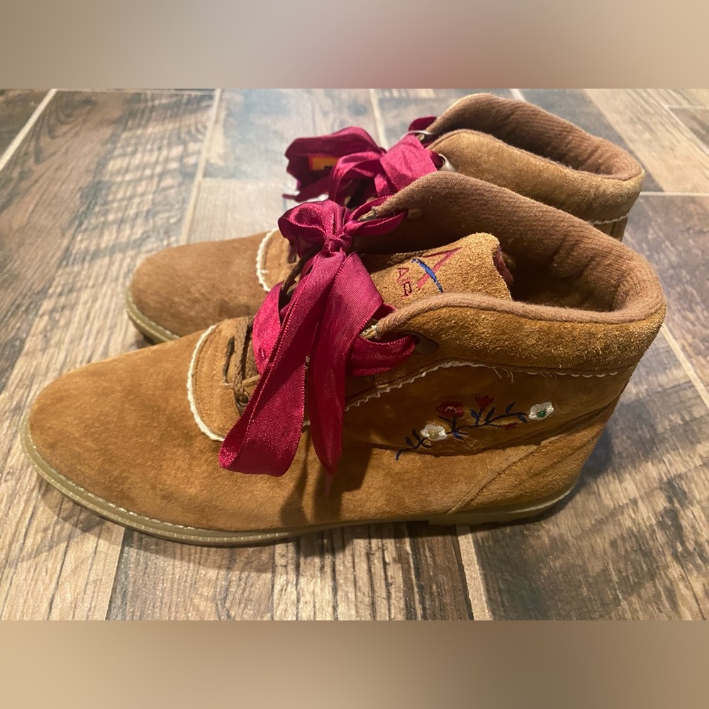 LA GEAR VTG 90s Lace Ankle Boots 6 NWT deadstock